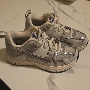 Nike Kids Silver and White Sneakers